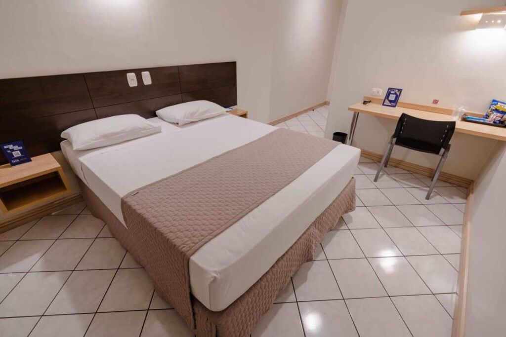 Wi-Fi de cortesia, roupa de cama