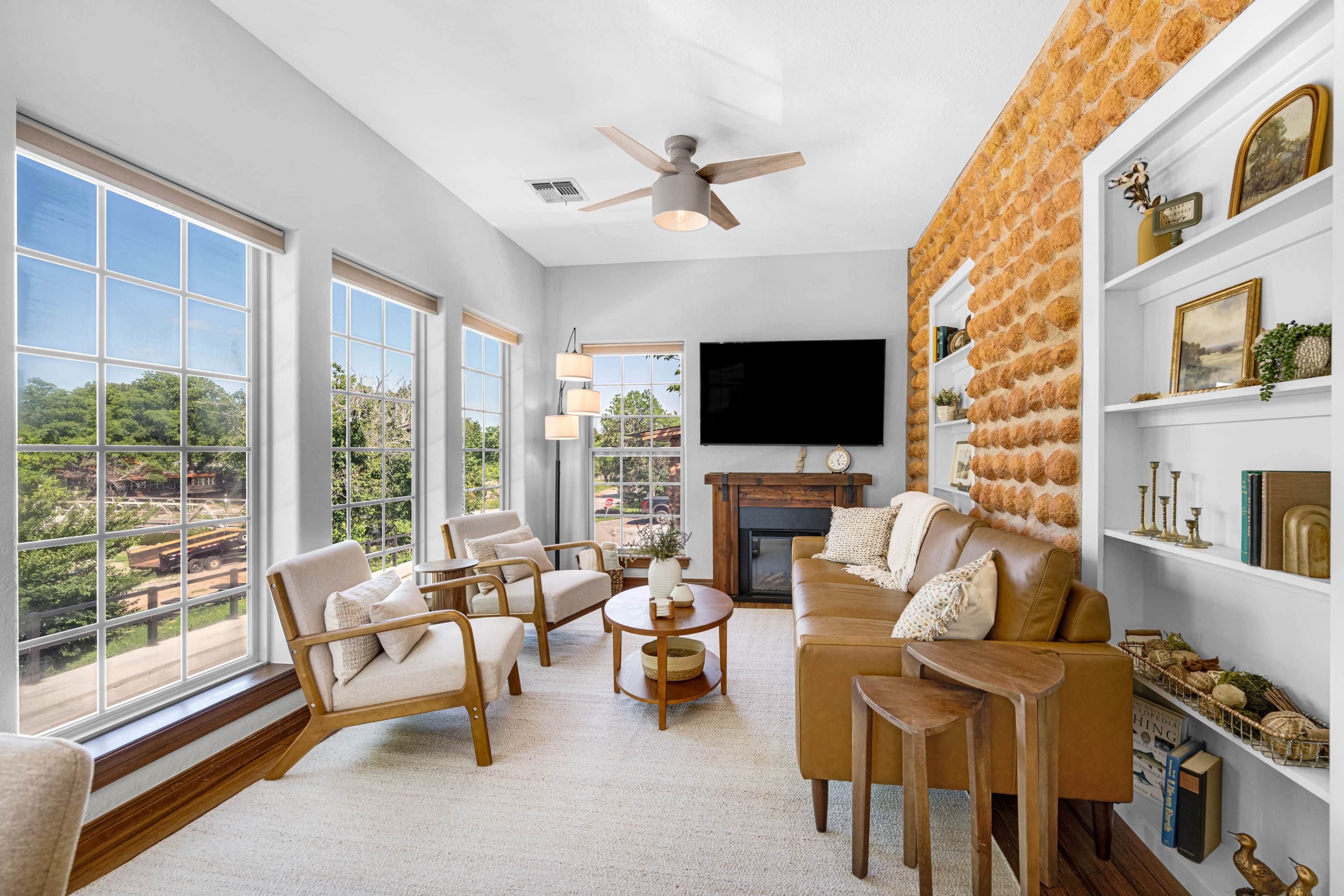 Smart TV, fireplace