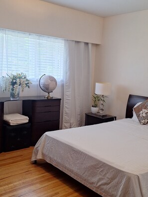 3 bedrooms, WiFi (free), bed sheets
