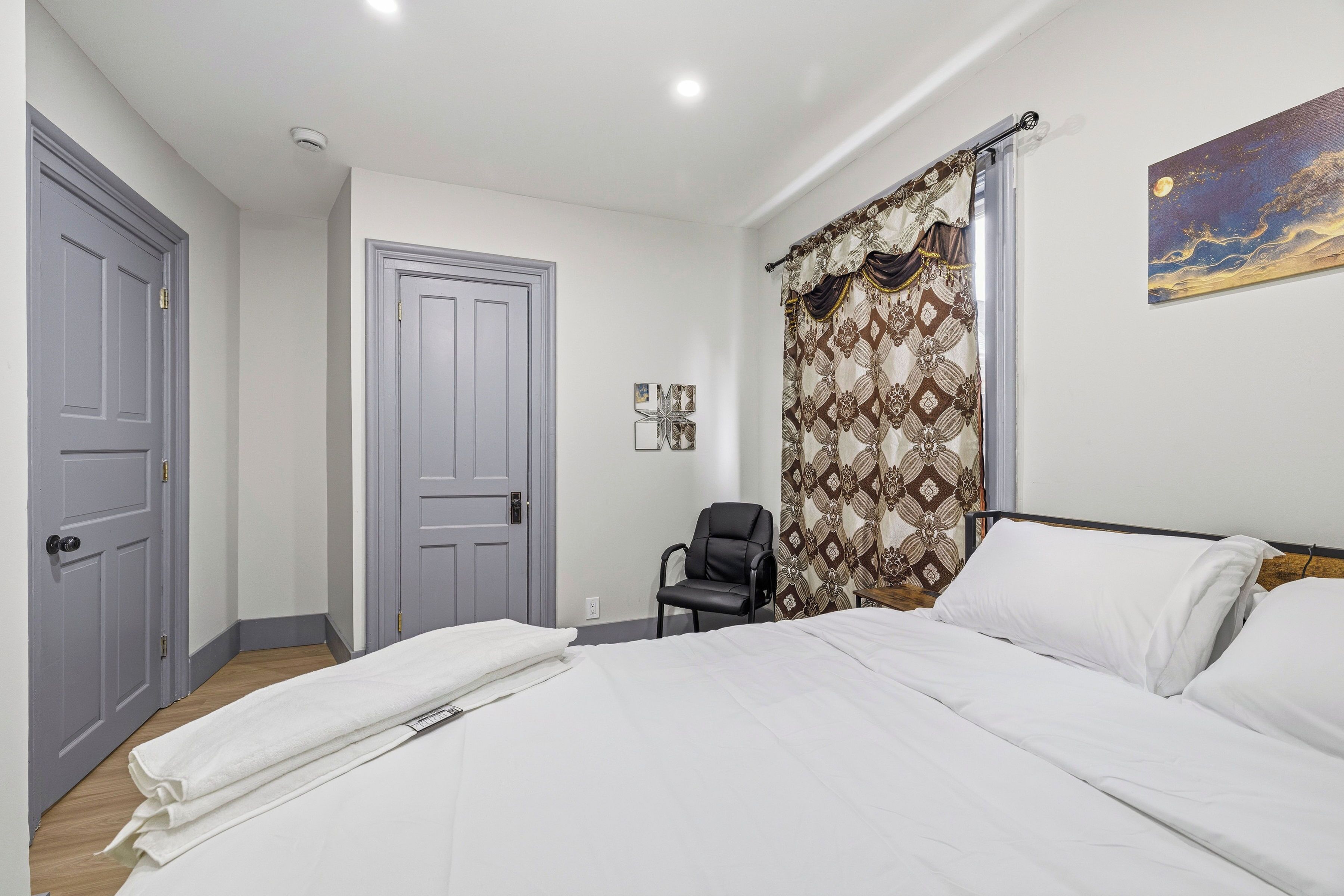 6 chambres, fer et planche à repasser, Wi-Fi, draps fournis