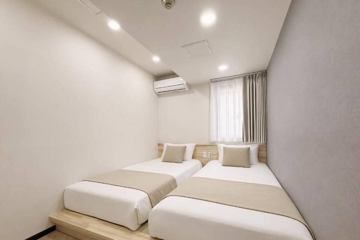 Căn hộ Tiêu chuẩn, ban công, quang cảnh thành phố | Bàn, màn/rèm cản sáng, phòng cách âm, bàn ủi/dụng cụ ủi quần áo