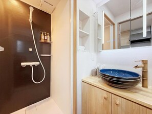 Economy Suite, Balcony, City View | Bathroom | Free toiletries, hair dryer, slippers, towels - Kishinosato Maison (Nishinari Ward)