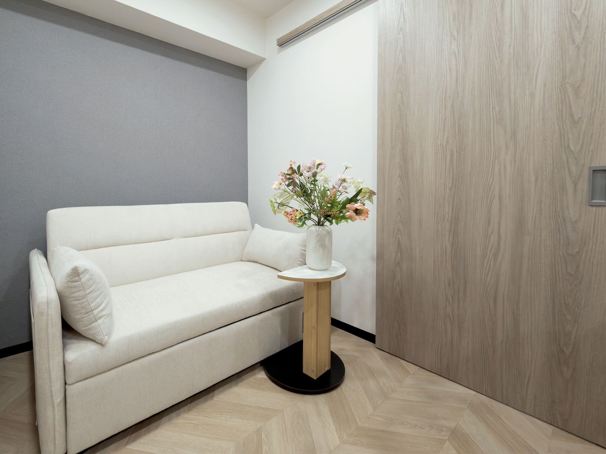 Economy Suite, Balcony, City View | Living area