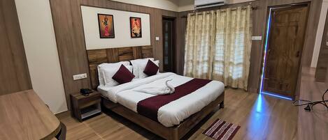 Deluxe Double Room, Garden View | WiFi (free)