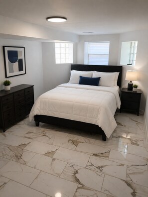 Room -     Luxury 4br duplex Lakefront Living Without the Downtown Price (Chicago)