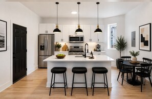 Private kitchen -     Luxury 4br duplex Lakefront Living Without the Downtown Price (Chicago)