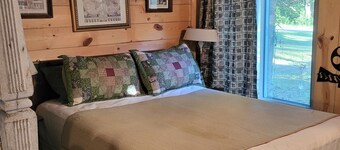The Better then Tenting Getaway , 1 bedroom Cozy Cabin with Open floor plan.