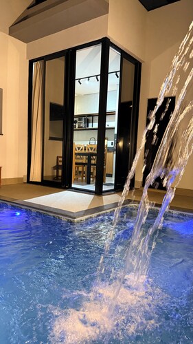 Luxury two-story house in Palmas, Tocantins, sleeps 15, party capacity for 30 people.