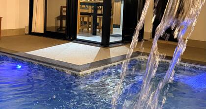 Luxury two-story house in Palmas, Tocantins, sleeps 15, party capacity for 30 people.
