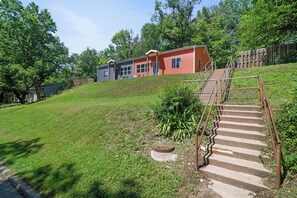 Exterior - Manhattan KS Colorful Cottage ~ King Bed & Wi-Fi (Manhattan)