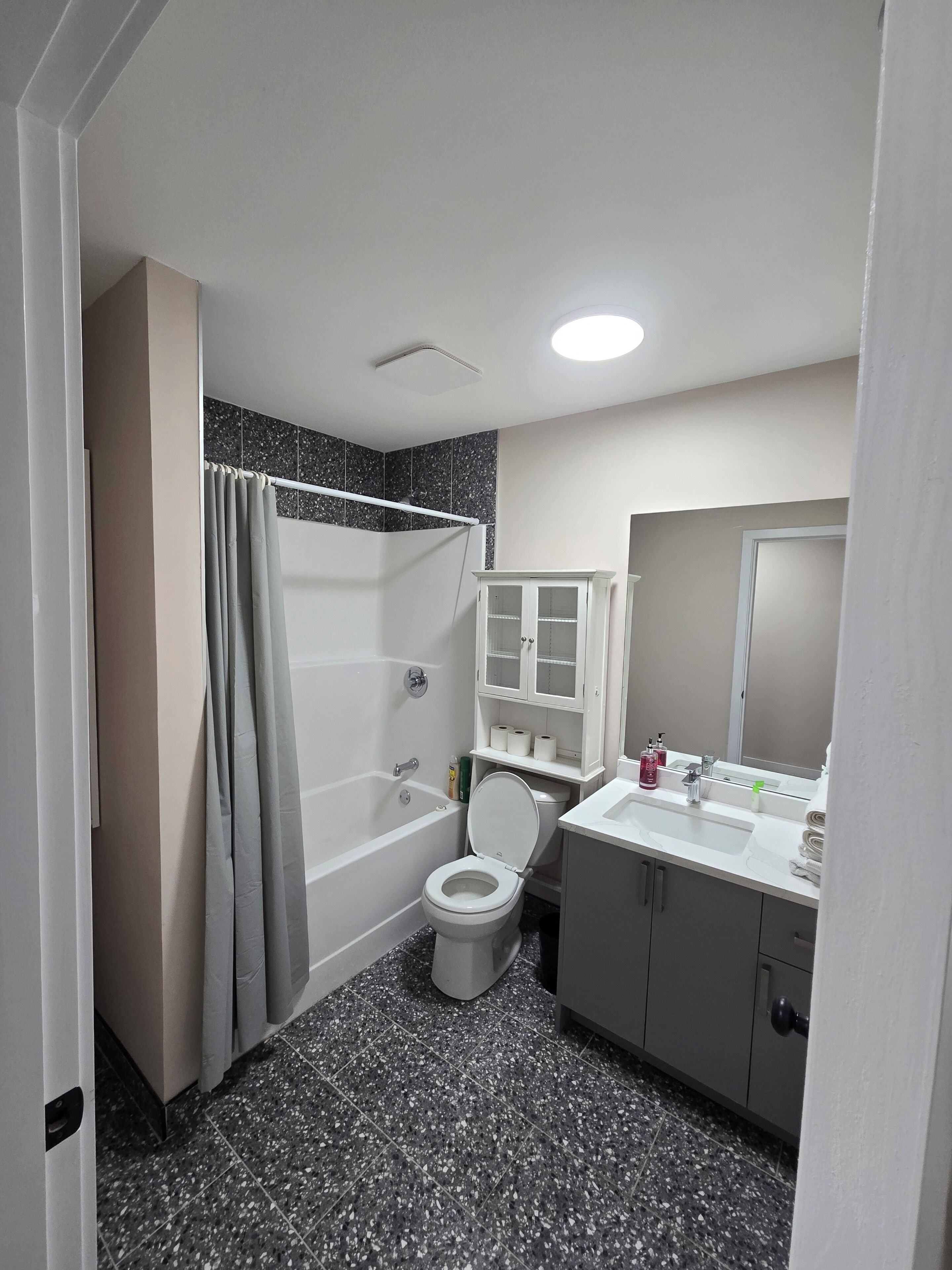 タオル、石鹸、トイレットペーパー