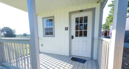 Vintage themed house in Tahlequah Oklahoma on highland cow farm!