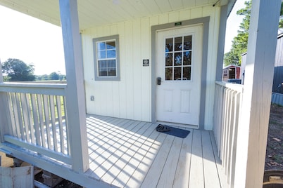 Vintage themed house in Tahlequah Oklahoma on highland cow farm!