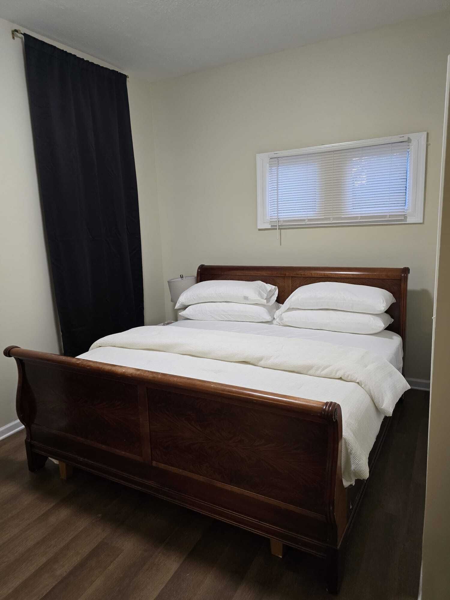 3 slaapkamers, een strijkplank/strijkijzer, wifi, beddengoed