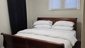 3 slaapkamers, een strijkplank/strijkijzer, wifi, beddengoed
