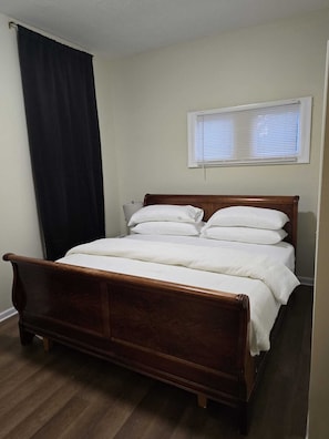 3 bedrooms, iron/ironing board, WiFi, bed sheets