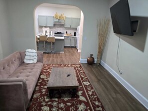 Smart TV - Haniels Place - Unit B (Indianapolis)
