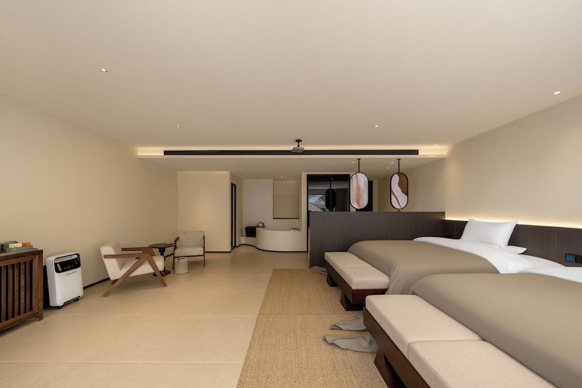 Minibar, desk, blackout curtains, free WiFi