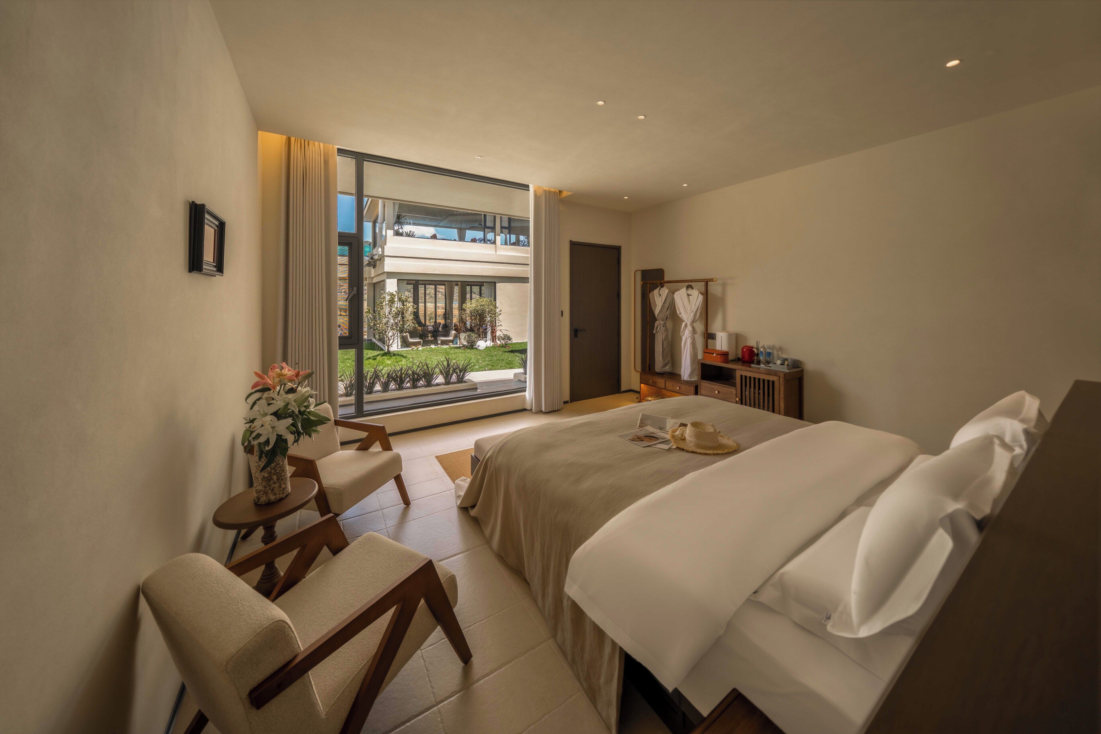 Minibar, desk, blackout curtains, free WiFi