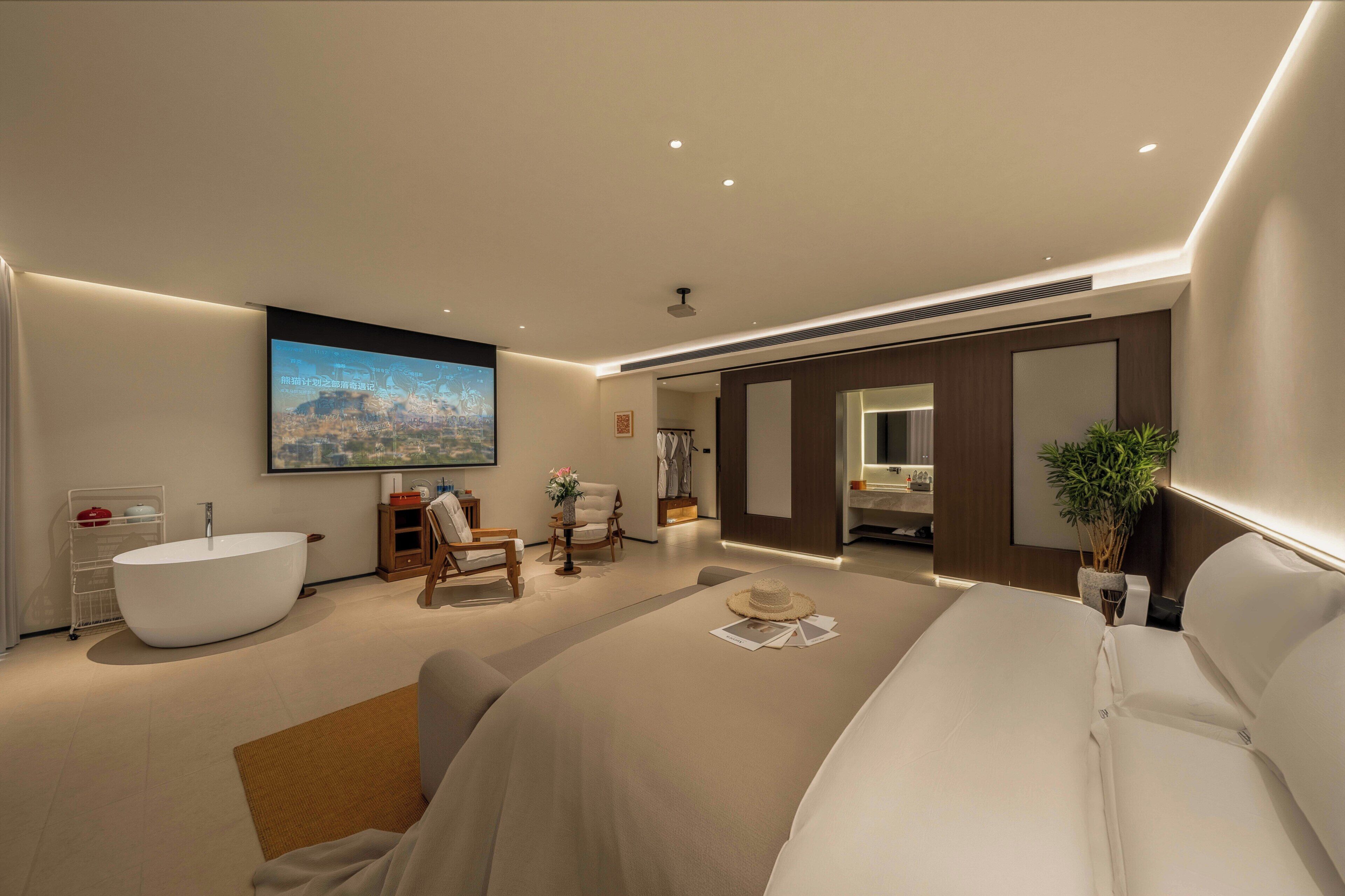 Desk, blackout curtains, free WiFi