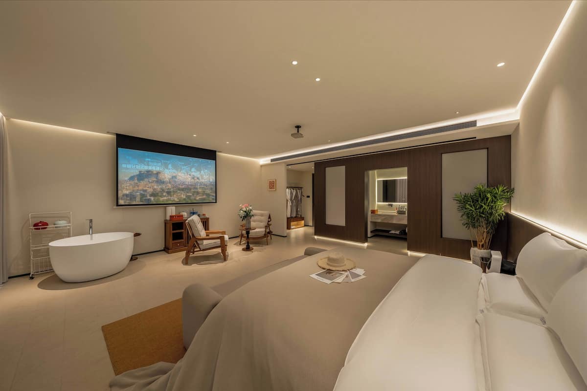 Minibar, desk, blackout curtains, free WiFi