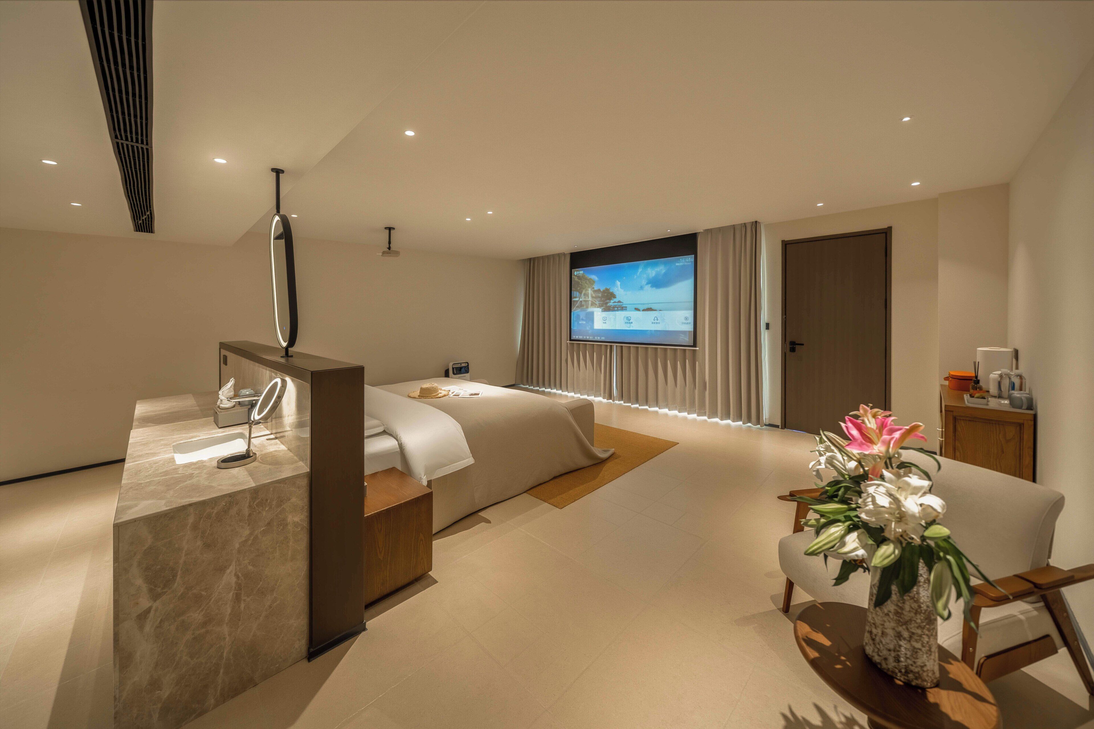 Minibar, desk, blackout curtains, free WiFi