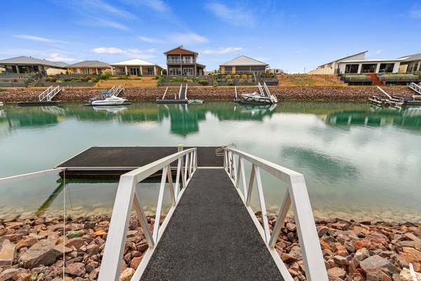 Rear pontoon