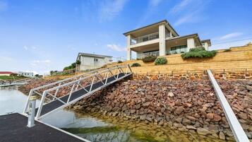Rear Pontoon