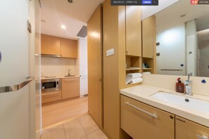 Standard Double Room, City View | Dapur peribadi