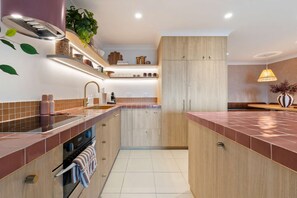 Coffee/tea maker, fridge, microwave, oven - Lola By Khove - Miami Beach (Miami)