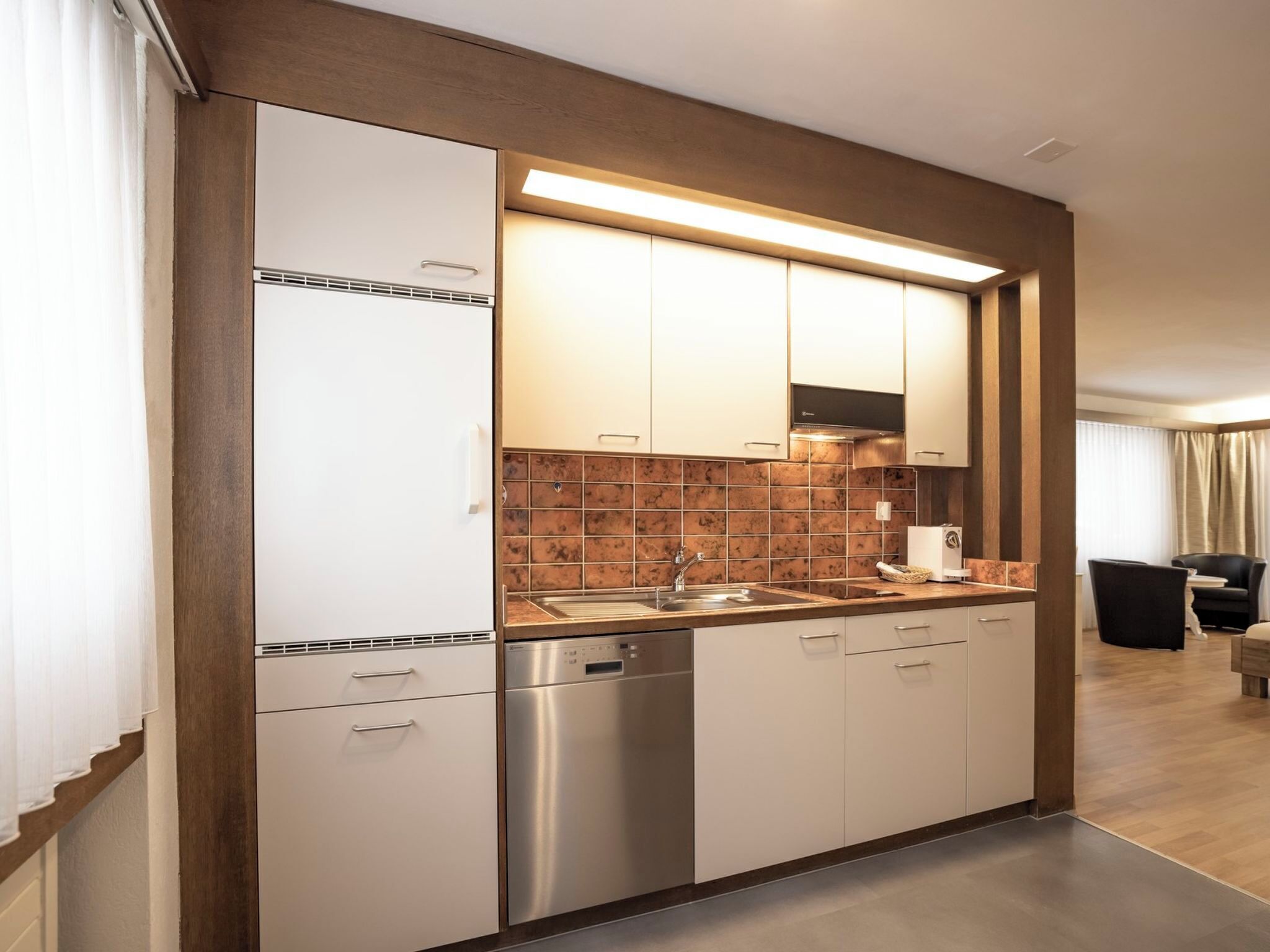 Fridge, dishwasher, cookware/dishes/utensils