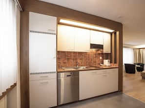 冰箱、洗碗机、厨具/餐具