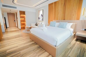 Luxury Studio, City View | Desk, laptop workspace, WiFi (free) - Tan Tower One (Phnom Penh)