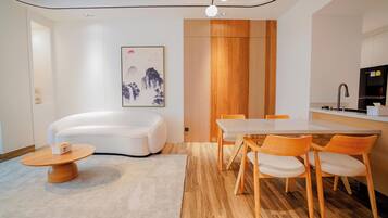Kamar Twin Mewah, pemandangan kota | Tempat makan