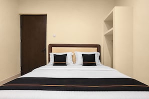 Standard Double Room | Desk, free WiFi, bed sheets - Hotel O near Social Market formerly Kost (Palembang)