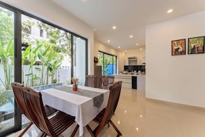 Free daily local cuisine breakfast - Buddy January Villa (Hoi An)