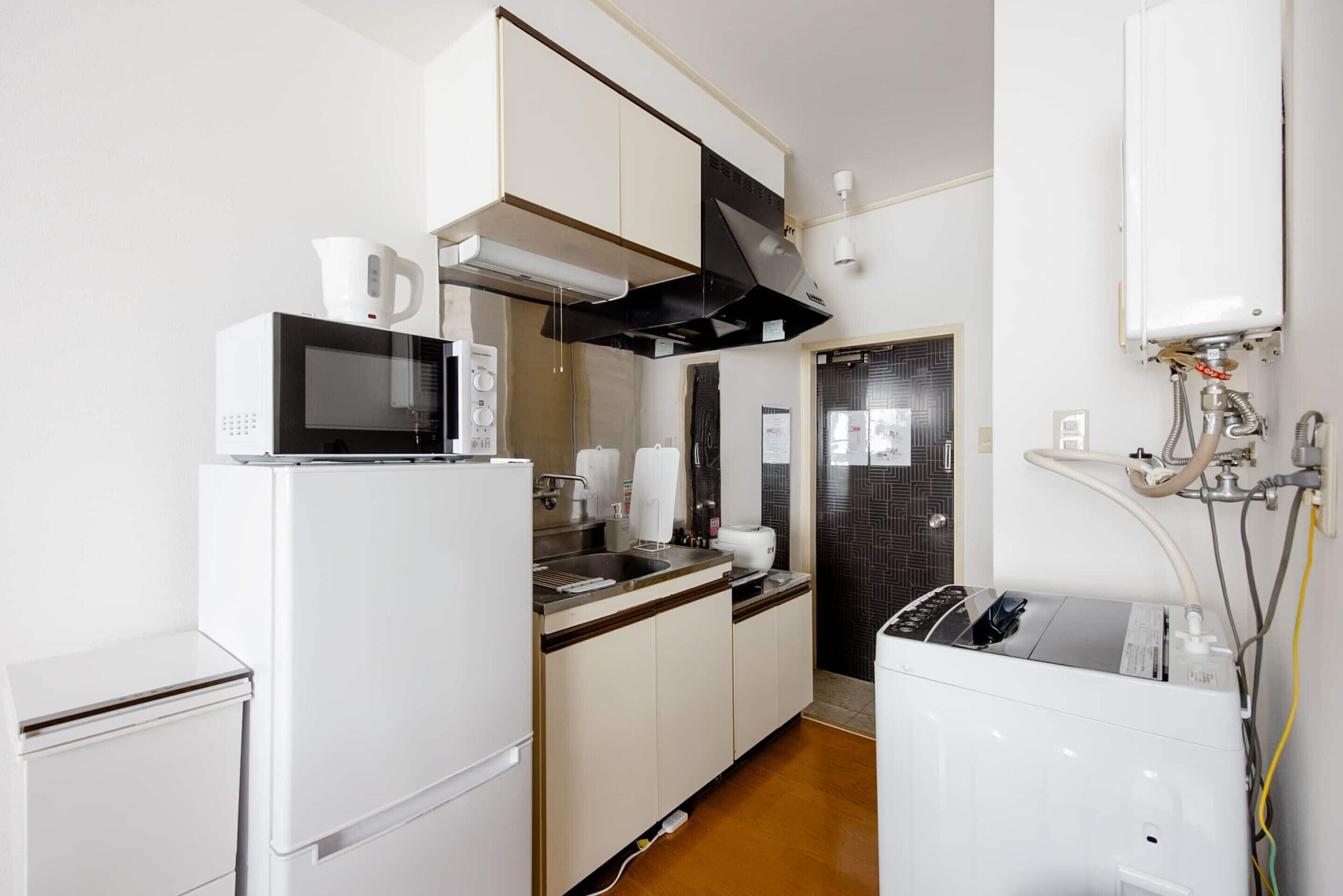 Departamento básico | Cocina privada | Comedor 