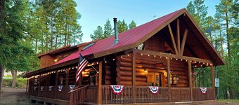 Spacious Alpine Log Cabin, Sleeps 16, Game/Movie Room