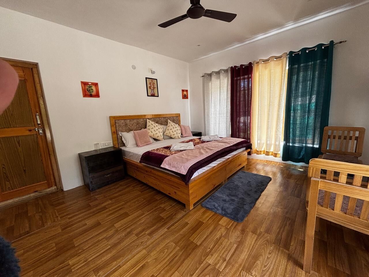 6 bedrooms, bed sheets