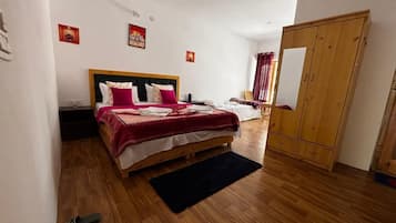 6 bedrooms, bed sheets