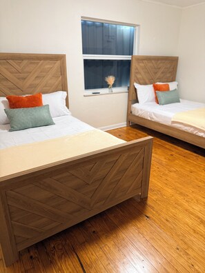 3 chambres, fer et planche à repasser, Wi-Fi, draps fournis