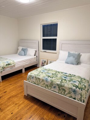 3 chambres, fer et planche à repasser, Wi-Fi, draps fournis