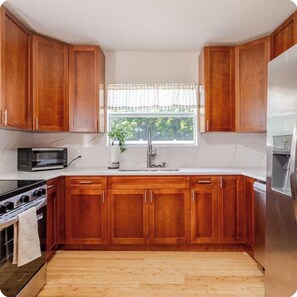 Private kitchen - The Delray Retreat-Near Downtown Delray-Sleeps up to 10 (Delray Beach)