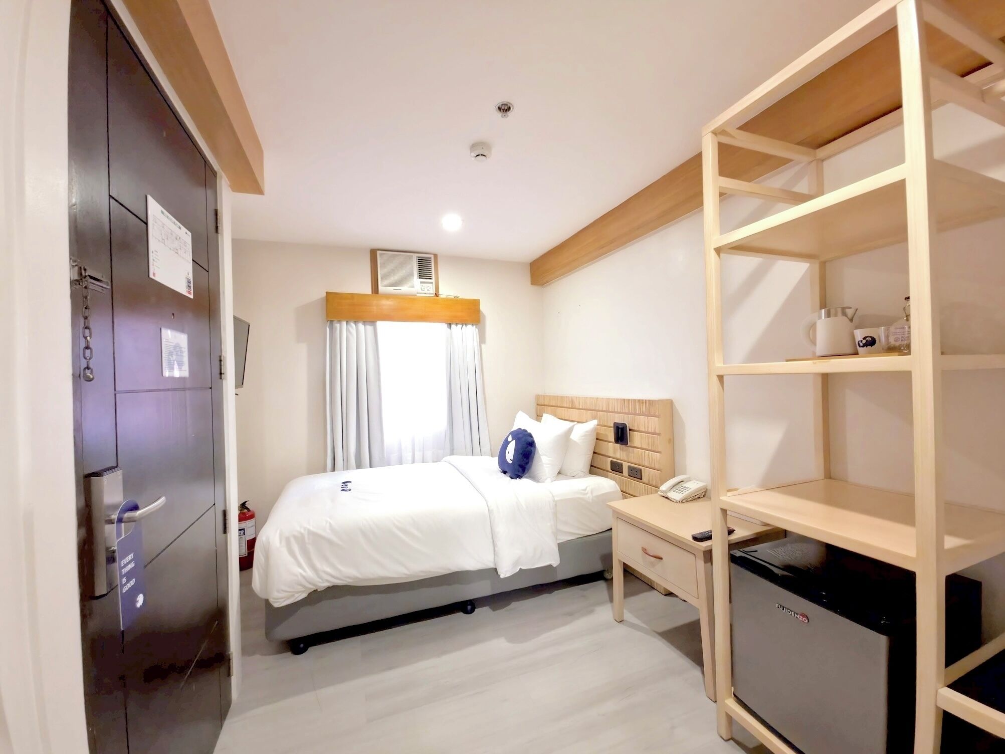 Premier Single Room | Free WiFi, bed sheets
