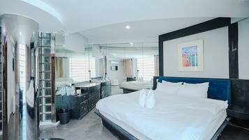 Deluxe Room | Free WiFi, bed sheets