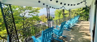 Walk to Lake & Downtown Chelan! Room #1