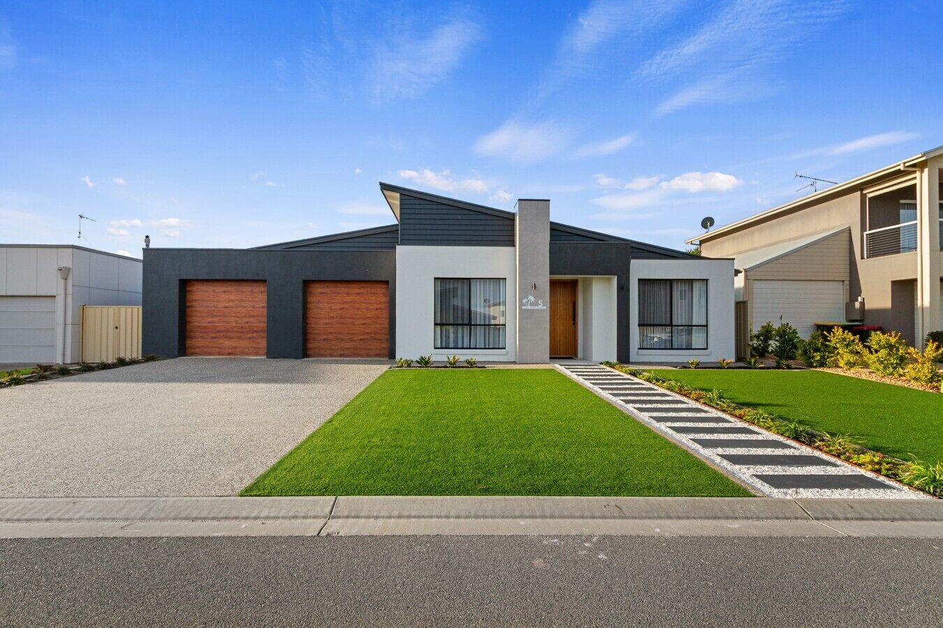 Front of House Villa Port Hughes