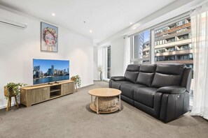 TV, offices - Stylish 2-Bed Apartment by 888 Collins (South Melbourne)
