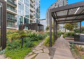 Property grounds - Stylish 2-Bed Apartment by 888 Collins (South Melbourne)
