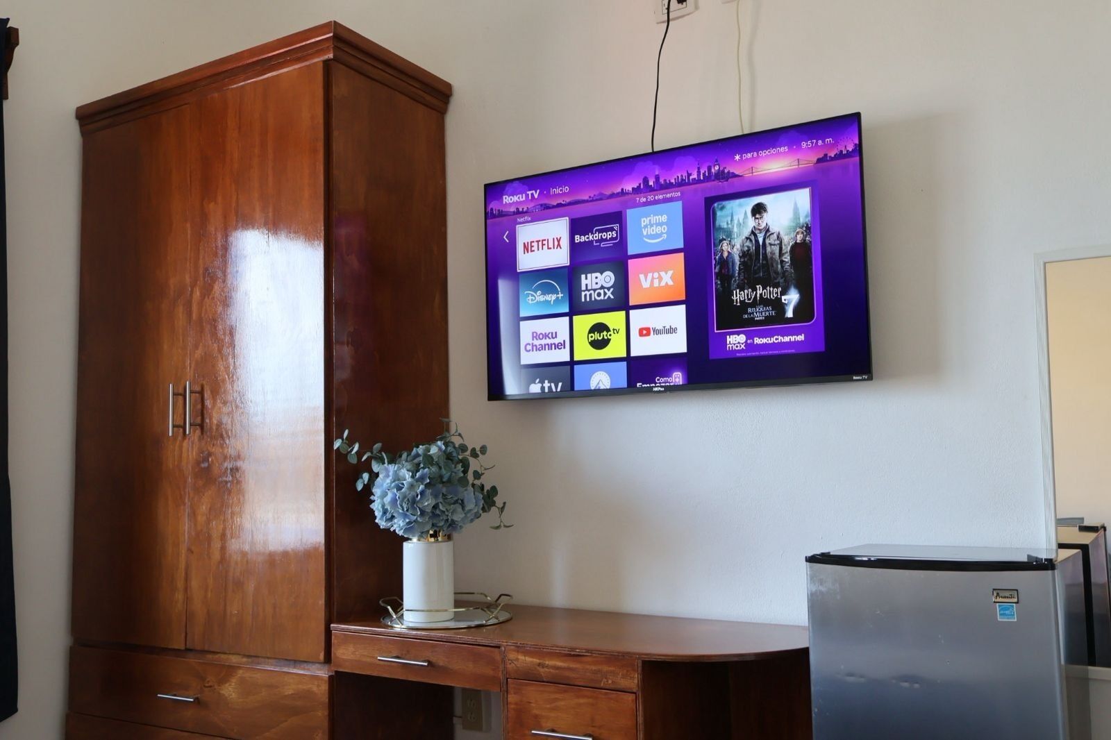 Comfort Room, 1 King Bed, City View | Minibar, WiFi (free), bed sheets
